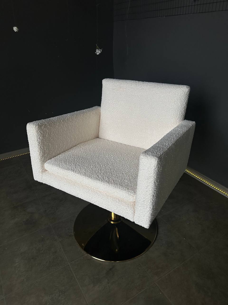 Qvadro Barber Chair - Image 3