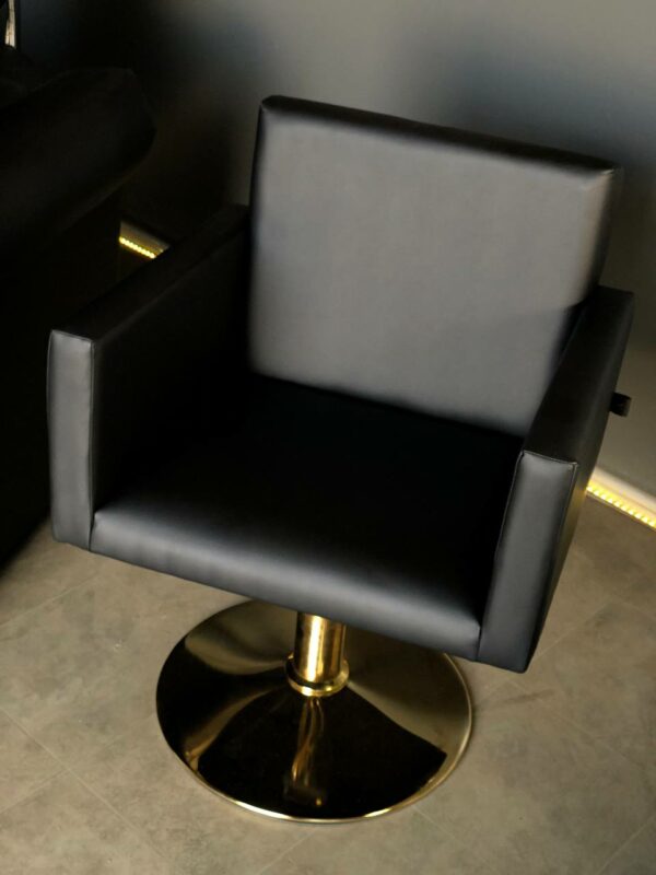 Qvadro Barber Chair - Image 6