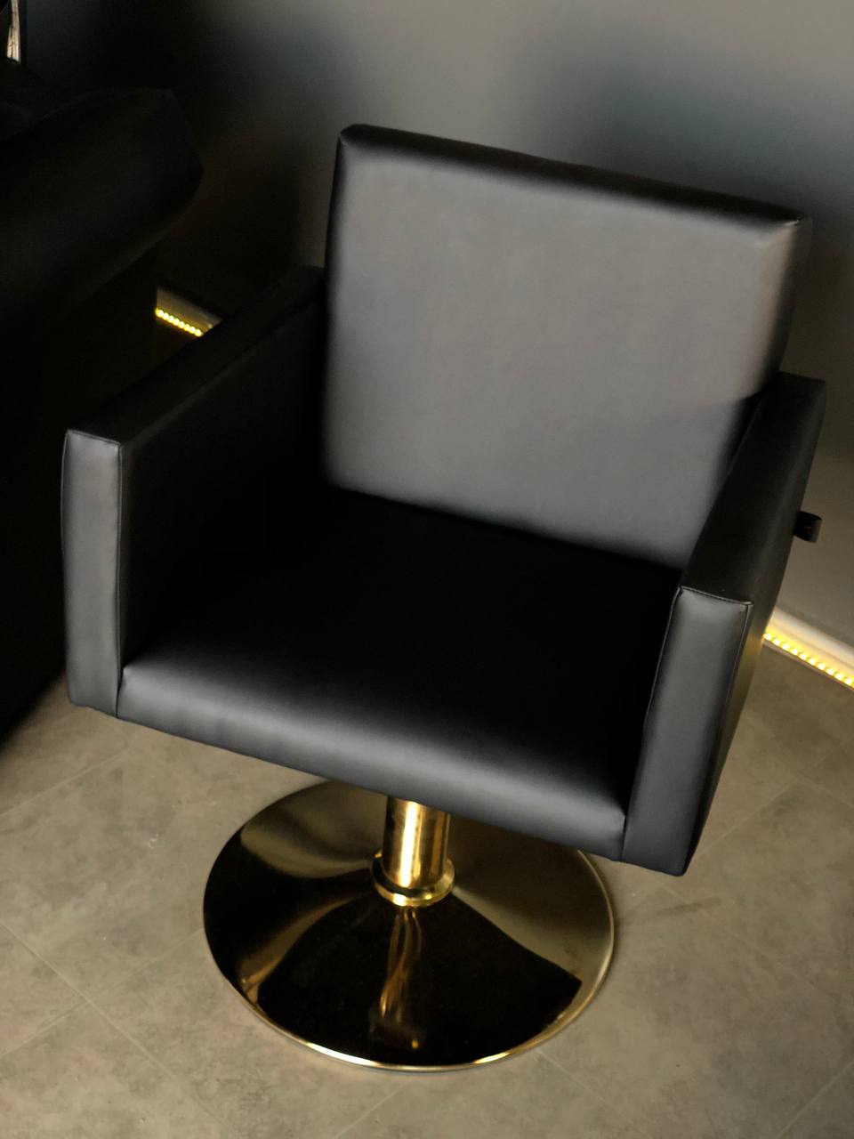 Qvadro Barber Chair - Image 6