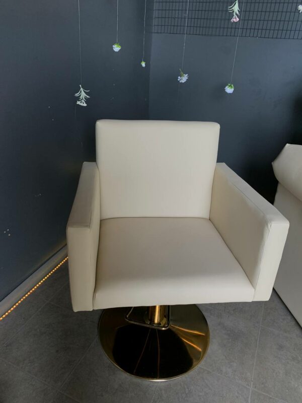 Qvadro Barber Chair - Image 5