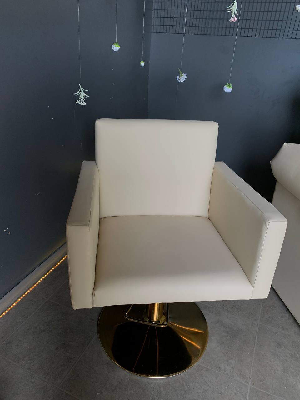 Qvadro Barber Chair - Image 5
