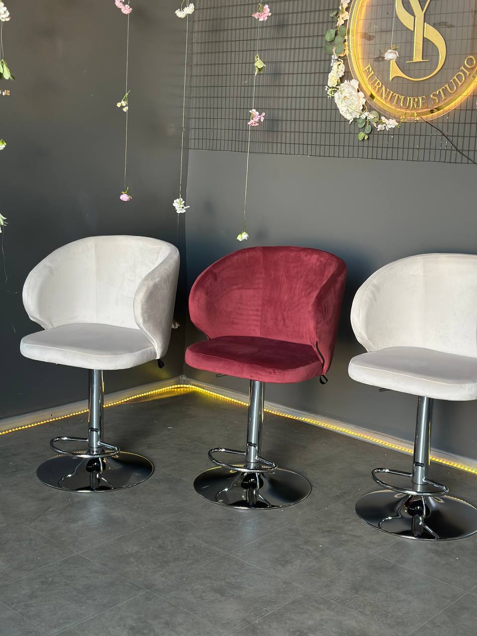 Стільчик на барній ніжці Olsey