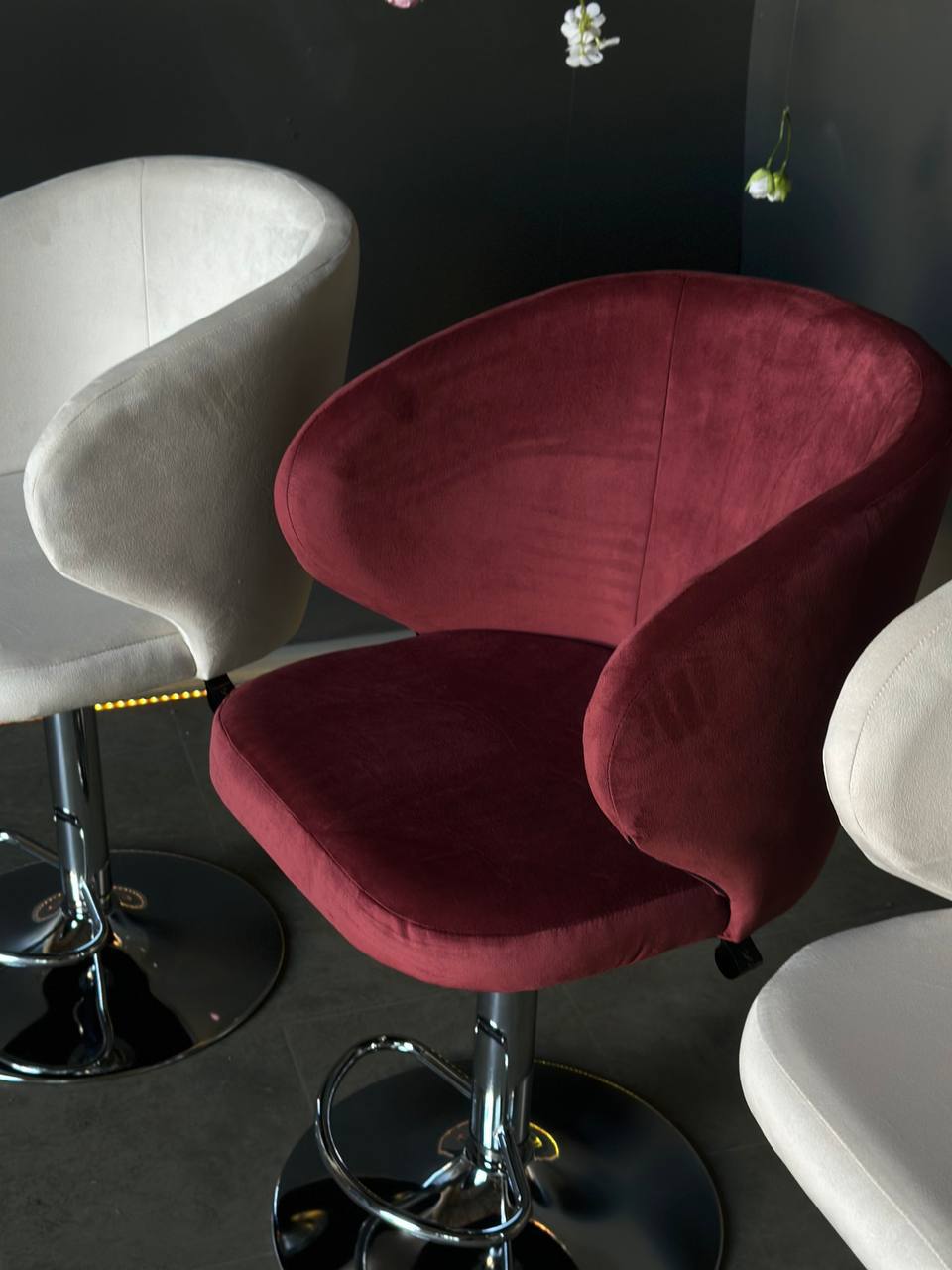 Стільчик на барній ніжці Olsey - Зображення 3