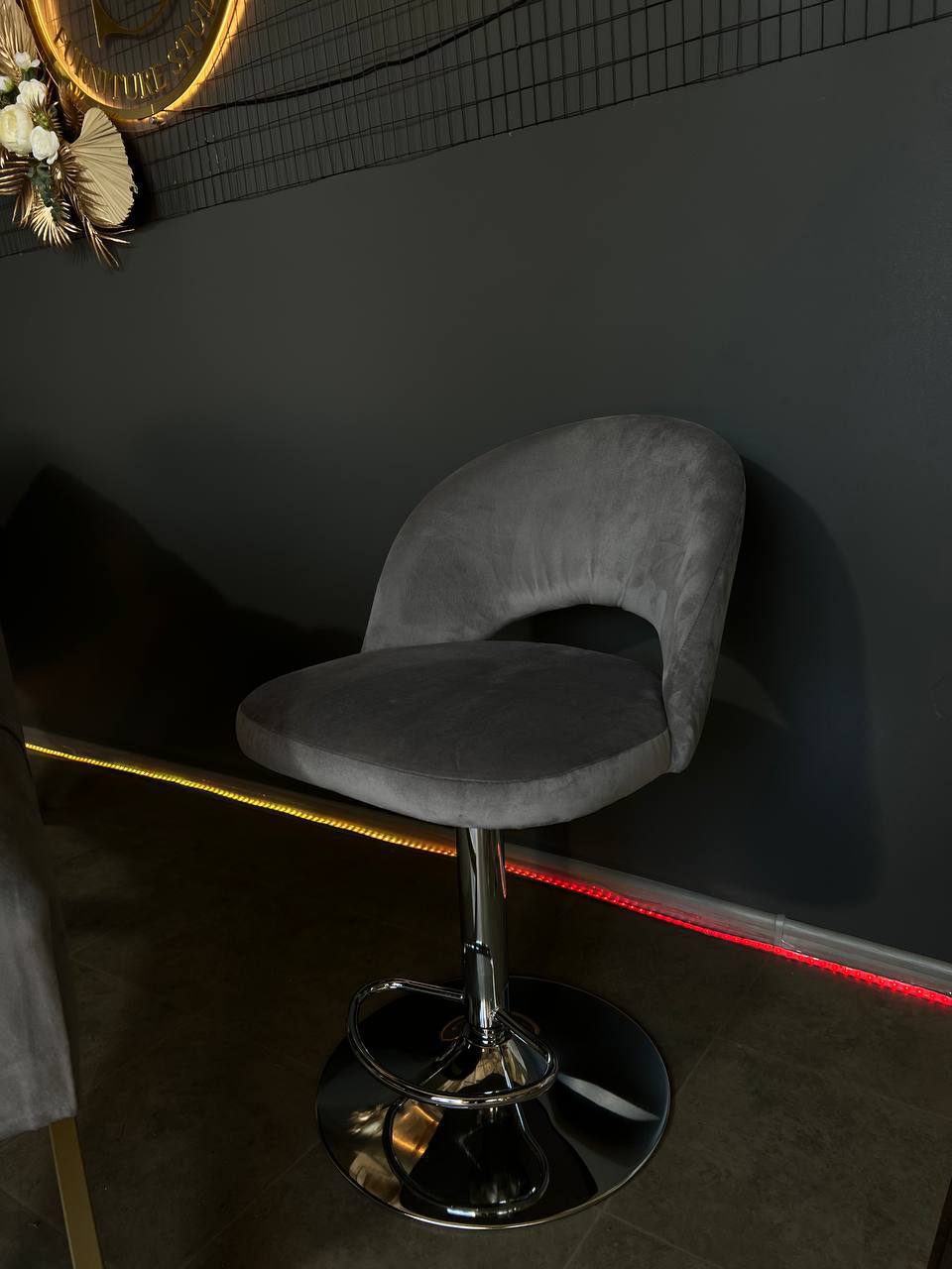 Стільчик на барній ніжці Mood