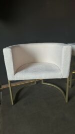 Крісло Loft Oval біле букле на чорному металевому каркасі