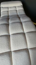 Кушетка для нарощення вій Loft біла букле, регульоване узголів’я, золота основа - Зображення 4