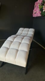 Кушетка для нарощення вій Loft анатомічна, біла букле, чорна основа - Зображення 3