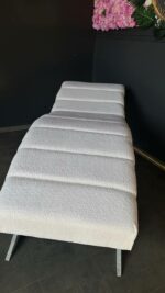 Кушетка для нарощення вій Loft анатомічна, біла букле, біла основа - Зображення 3