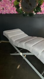 Кушетка для нарощення вій Loft анатомічна, біла букле, біла основа - Зображення 2