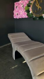 Кушетка для нарощення вій стандартна бежева велюр, продольна прошивка - Зображення 2