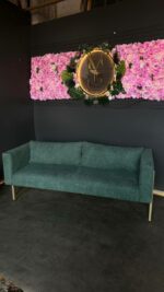 Диван Lounge 140 см зелений букле з подушками, золота основа - Зображення 2