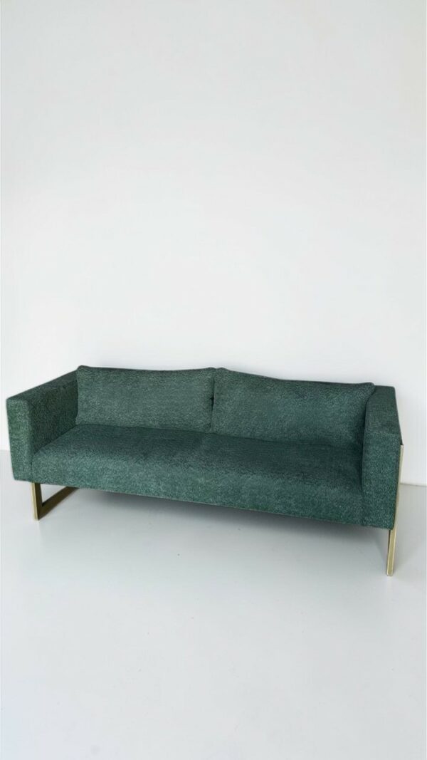 Диван Lounge 140 см зелений букле з подушками, золота основа