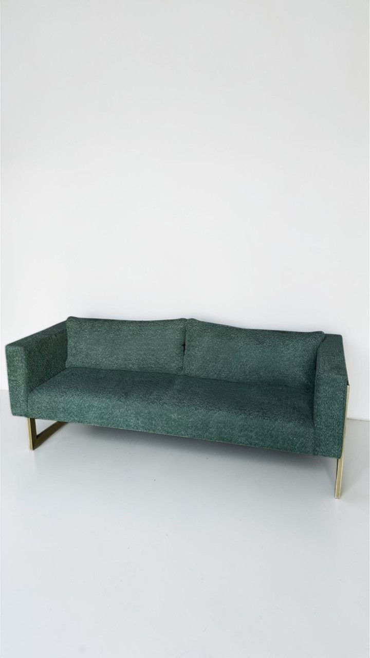 5305687858439984792 — копия 2 Диван Lounge 140 см зелений букле з подушками, золота основа - Зображення 1