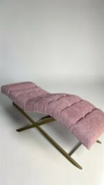 Кушетка  анатомічна Loft для нарощення вій, квадратна прошивка, золота основа, рожева тканина букле