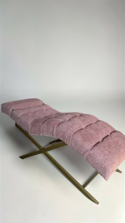 Кушетка  анатомічна Loft для нарощення вій, квадратна прошивка, золота основа, рожева тканина букле