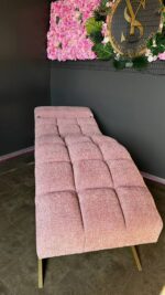 Кушетка  анатомічна Loft для нарощення вій, квадратна прошивка, золота основа, рожева тканина букле - Зображення 4