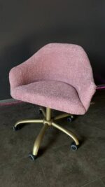 Стілець Classic на колесах, золота база, рожева тканина букле - Зображення 3