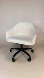 Стілець Classic на колесах, чорна основа, біла тканина букле