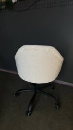 Стілець Classic на колесах, чорна основа, біла тканина букле - Зображення 5