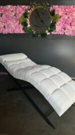 Кушетка Loft з регулюванням узголів’я, букле біле, чорні ніжки - Зображення 2