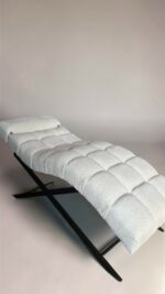 Кушетка Loft з регулюванням узголів’я, букле біле, чорні ніжки