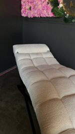 Кушетка Loft з регулюванням узголів’я, букле біле, чорні ніжки - Зображення 3