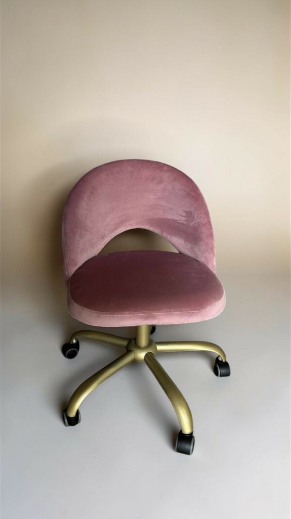 Стілець Mood на колесах золото, велюр пудрово-рожевий | Сучасний офісний / косметичний стілець