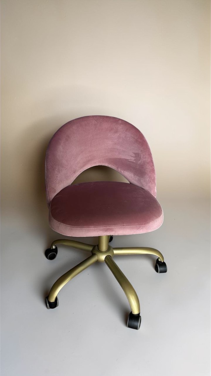 5327889188638102344 — копия Стілець Mood на колесах золото, велюр пудрово-рожевий | Сучасний офісний / косметичний стілець - Зображення 1