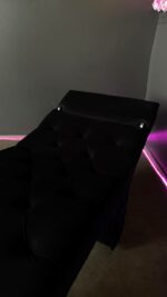 Купити кушетку для нарощення вій чорна велюр | Косметологічна кушетка з регулюванням спинки - Зображення 2