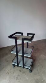 Візок 01 чорний метал, полиці білий мармур | Косметичний візок на колесах