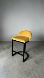 Купити барний стілець Bloom чорний каркас жовтий велюр | Барний стілець для кухні та салону