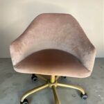 Купити стілець Classic на колесах золото велюр бежевий | Косметичний стілець для салону