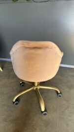 Купити стілець Classic на колесах золото велюр бежевий | Косметичний стілець для салону - Зображення 4