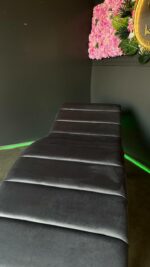 Купити кушетку Loft чорна ніжка сірий велюр | Кушетка для нарощення вій та косметології - Зображення 5