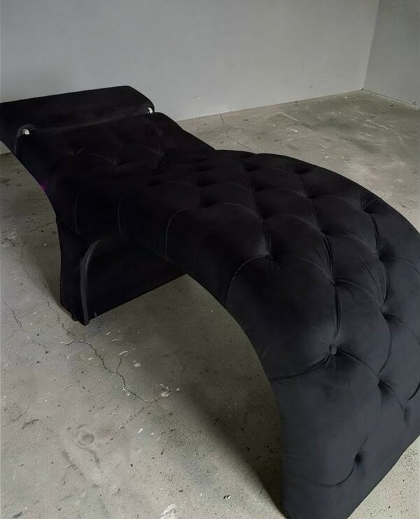 Купити кушетку для нарощення вій чорна велюр | Косметологічна кушетка з регулюванням спинки