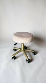 Стілець таблет на колесах золото бежевий велюр | Майстер-стілець для салону