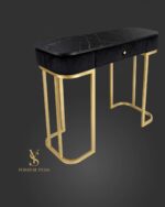 Візажний столик Art Lux з шухлядою, чорною мармуровою стільницею та золотими металевими ніжками для салону краси.
